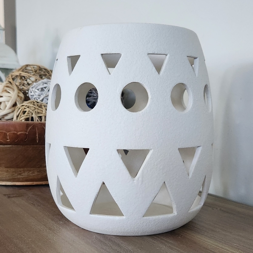 🏠 Hobby Lobby White Ceramic Geometric Vase – Mirage Collection Elegant Ambiance - Picture 7 of 13